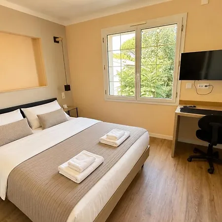 Family With Parking In Holiday home Saint-Xandre