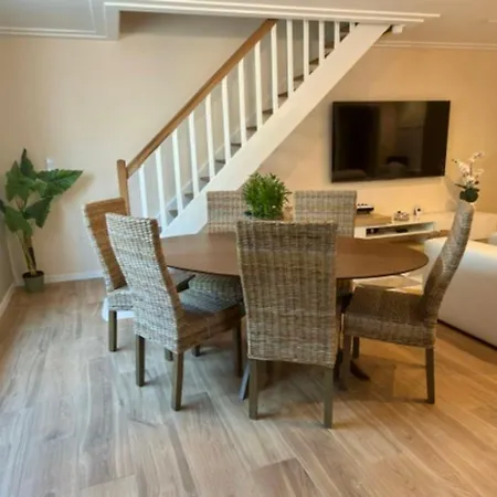 Holiday home Family With Parking In